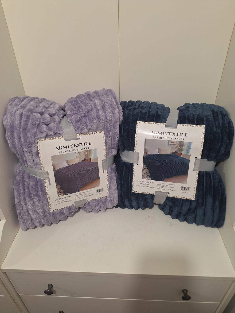 AKMI TEXTILE TWO KING SIZE THROW BLANKETS THAT ALSO FIT QUEEN BED!